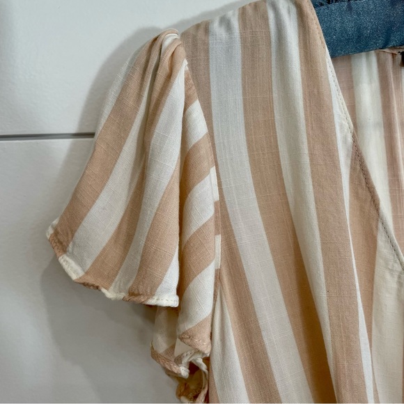 Forever 21 (S) - Cream & Beige Striped Front Button Crop Top - Picture 3 of 8